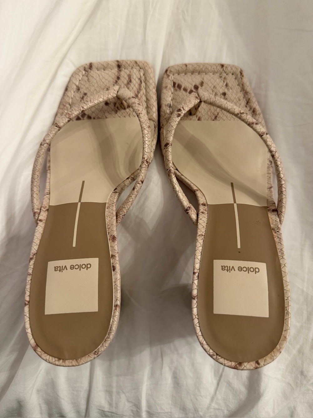 Dolce Vita Women’s RHYE HEELS LT TAUPE EMBOSSED STELLA